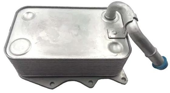 057117021P Parti del motore raffreddatore di olio per AUDI A8, PORSCHE Cayenne, VW TOUAREG