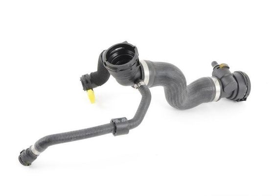 17127580955 Tubo del tubo del radiatore dell'auto Risparmio energetico Resistenza all'usura Per BMW 7